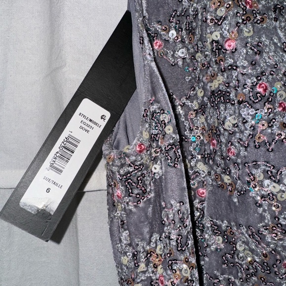 ✨Badgley Mischka Sequined Velvet Gown✨ - Picture 9 of 10